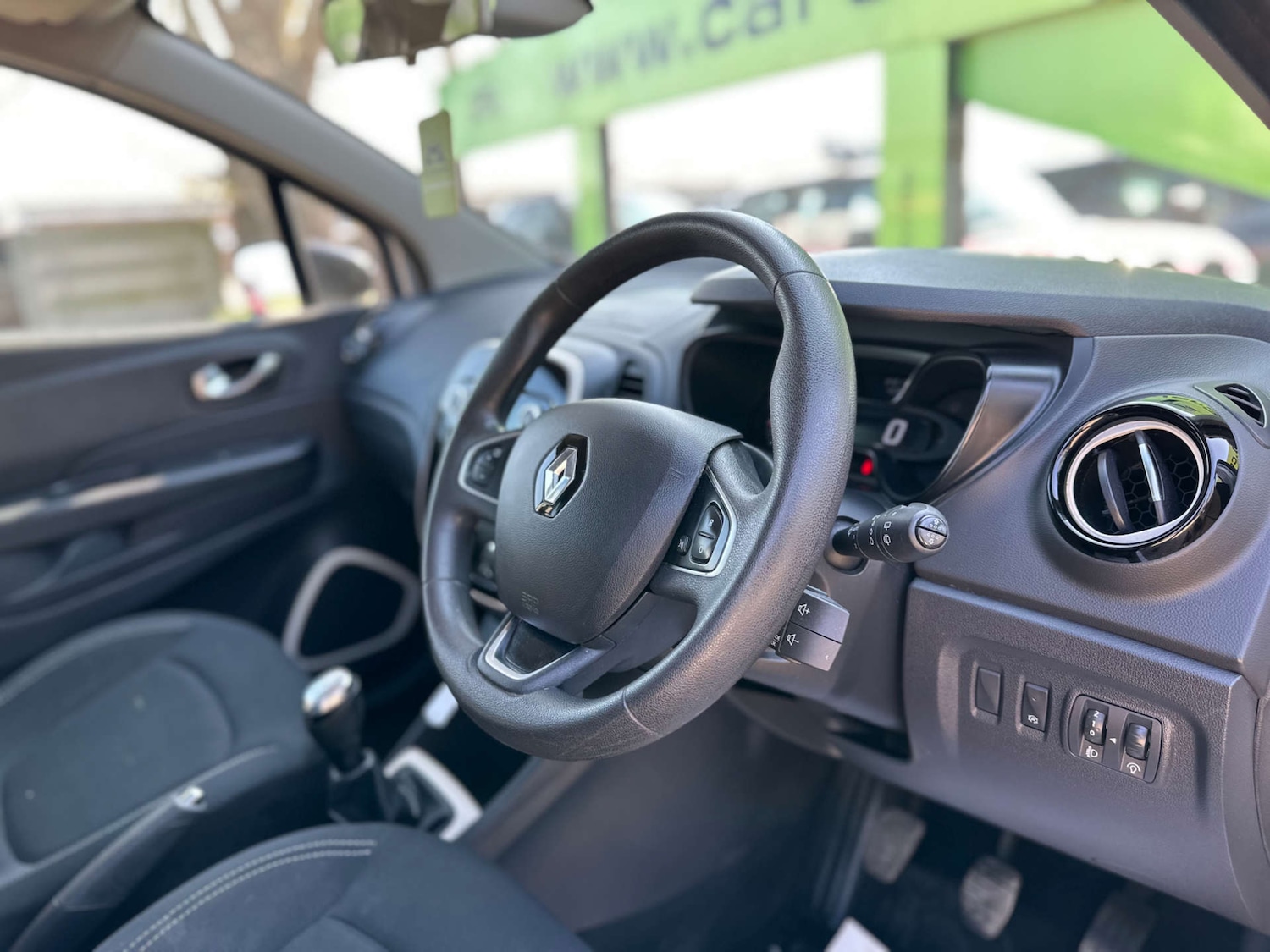 Used Renault Captur 2019 for sale - 77931998: Photo 2