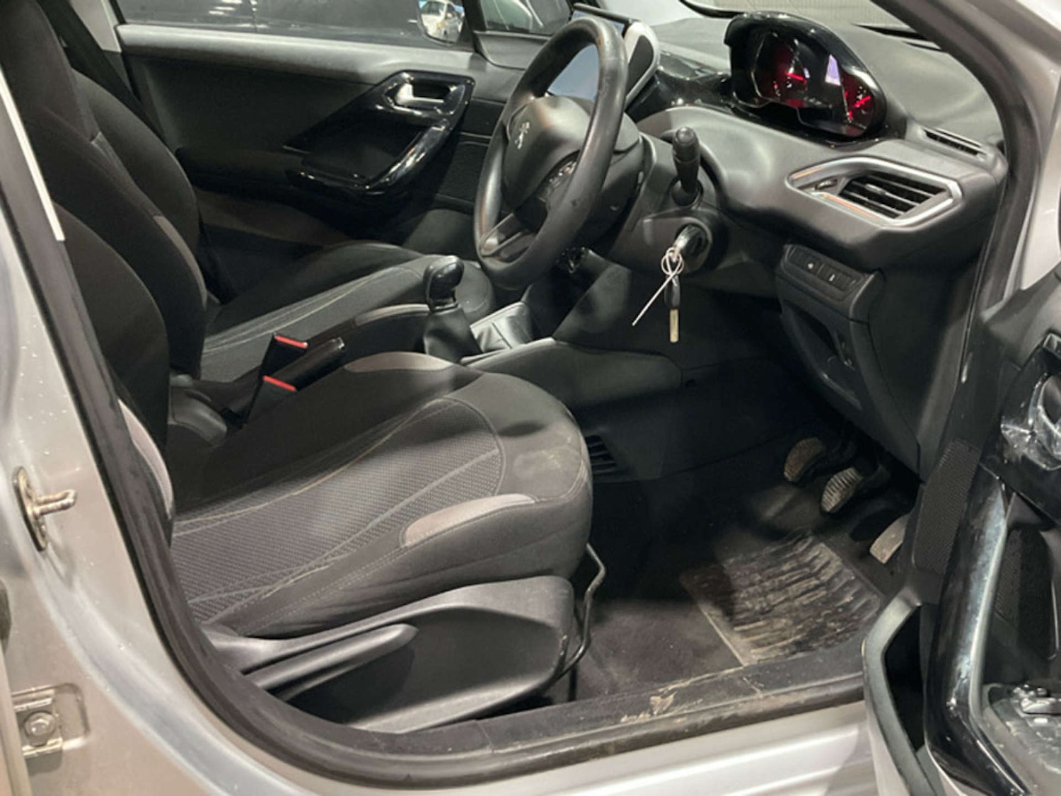 Used Peugeot 208 2012 for sale - 77378366: Photo 3