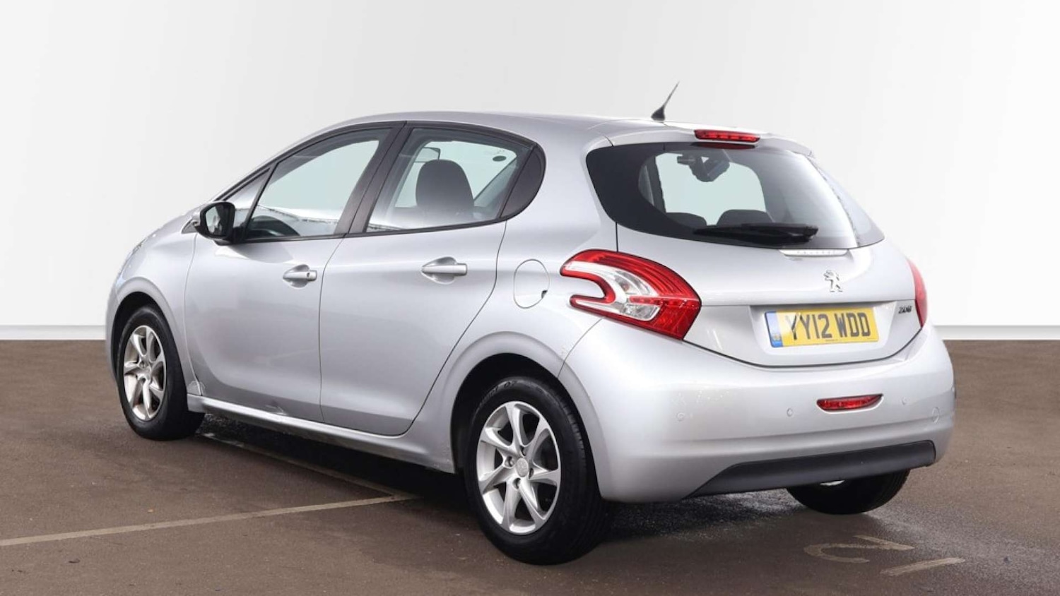 Used Peugeot 208 2012 for sale - 77378366: Photo 6
