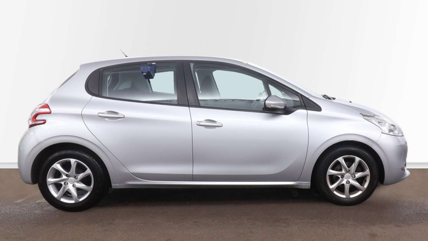 Used Peugeot 208 2012 for sale - 77378366: Photo 9