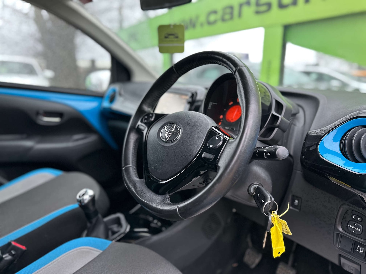 Used Toyota AYGO 2015 for sale - 77164845: Photo 2