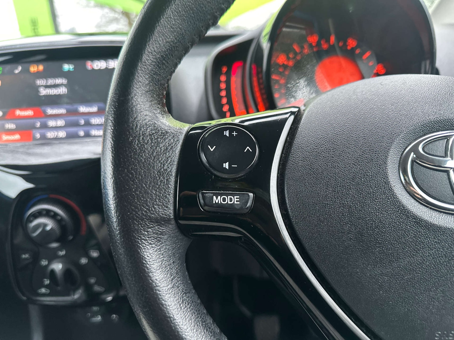 Used Toyota AYGO 2015 for sale - 77164845: Photo 24