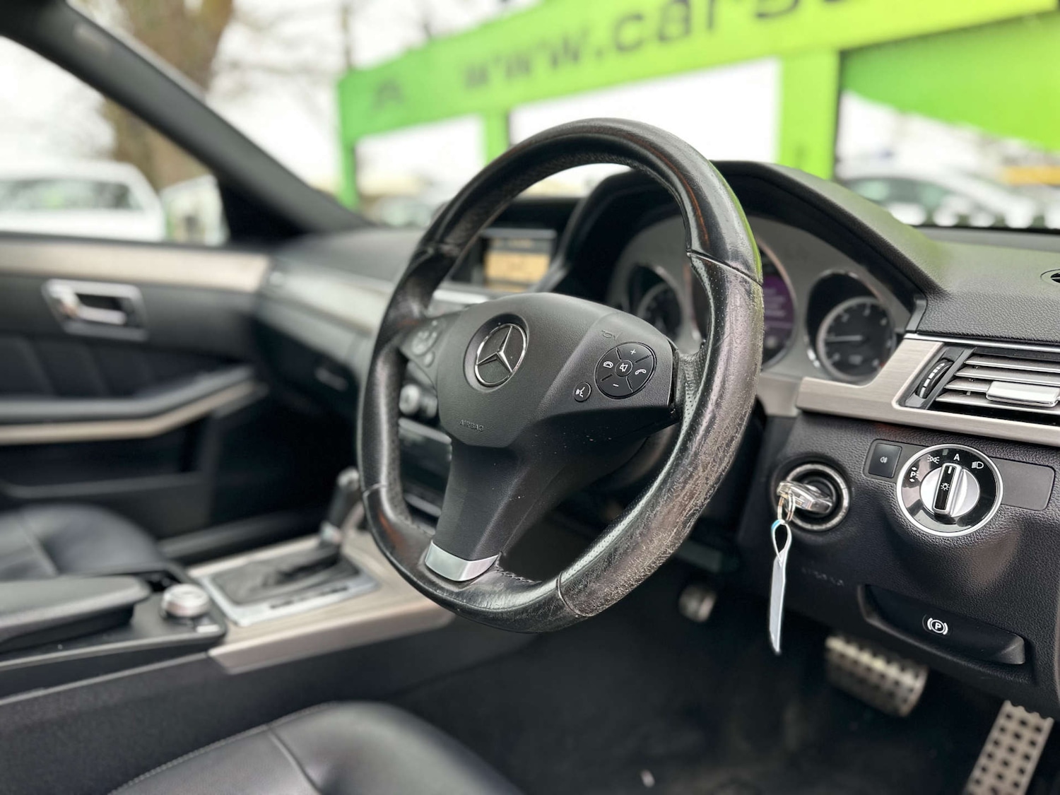 Used Mercedes-Benz E Class 2010 for sale - 77172440: Photo 2