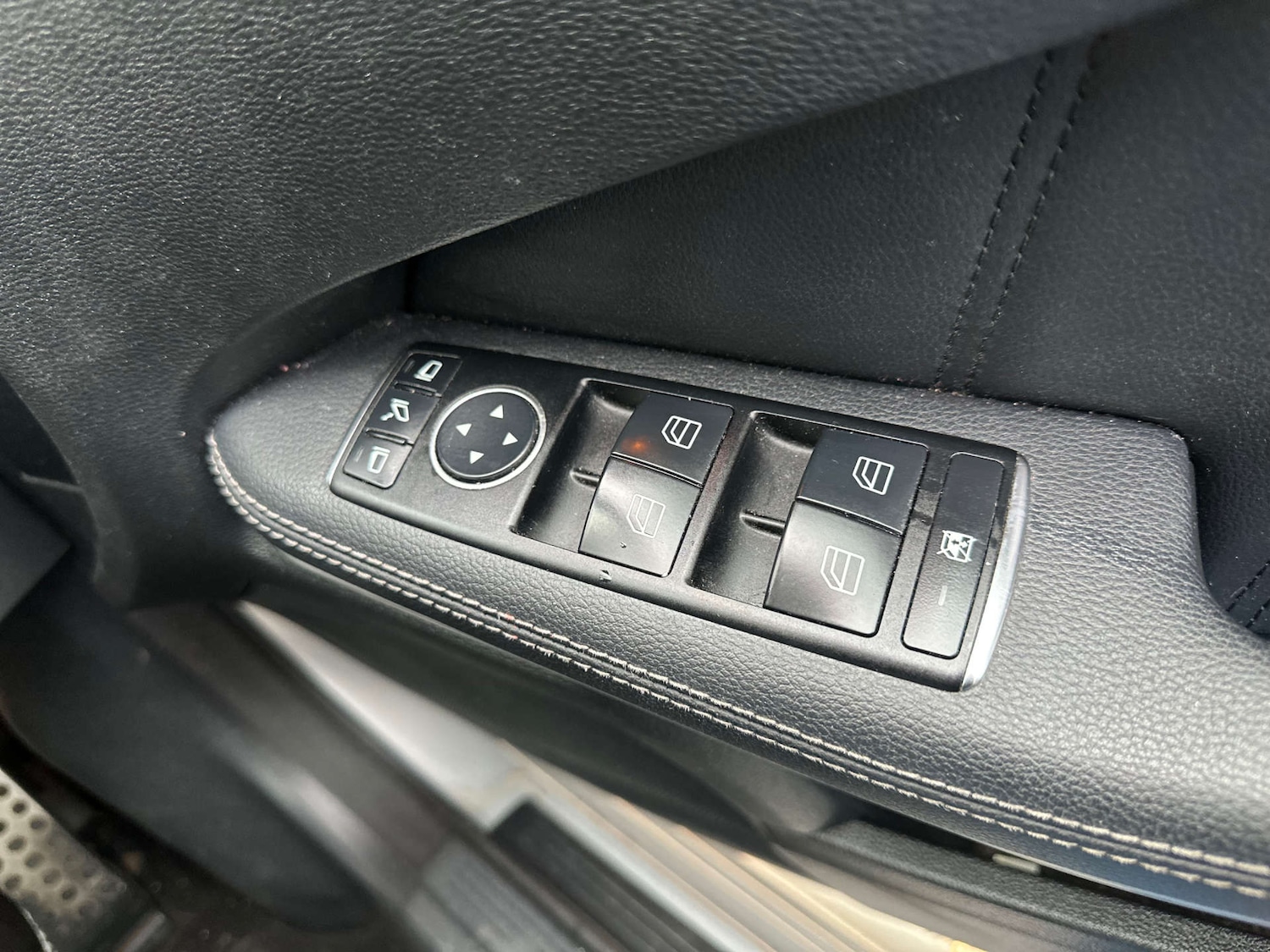 Used Mercedes-Benz E Class 2010 for sale - 77172440: Photo 32