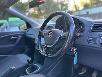 Used Volkswagen Polo 2017 for sale - 76330108: Photo 2