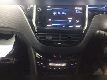 Used Peugeot 2008 2017 for sale - 75488557: Photo