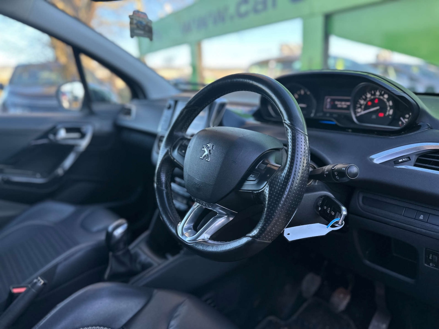 Used Peugeot 208 2013 for sale - 77693723: Photo 2