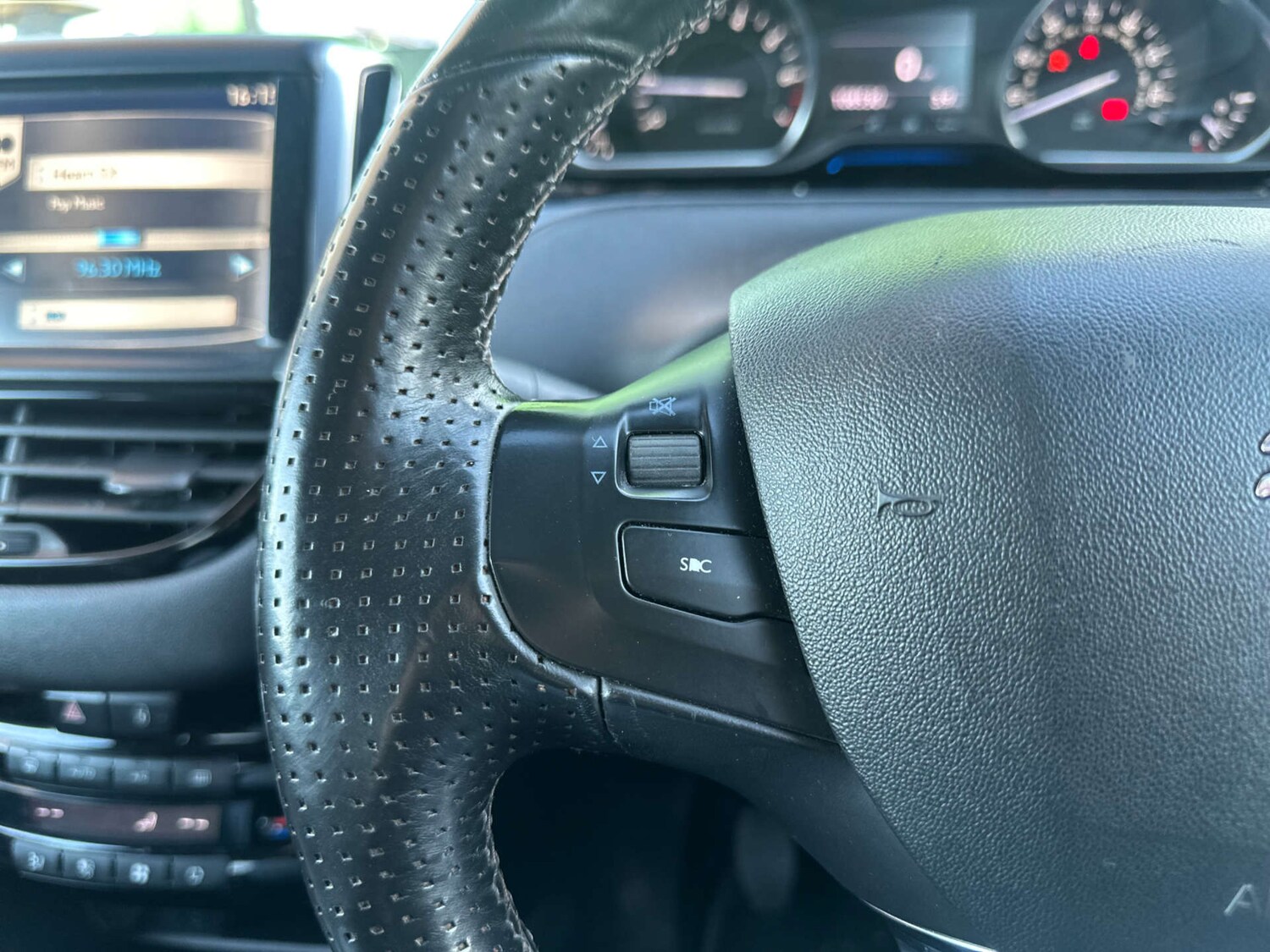 Used Peugeot 208 2013 for sale - 77693723: Photo 27