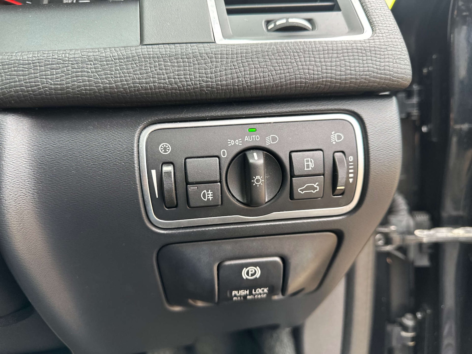 Used Volvo XC60 2014 for sale - 76222981: Photo 27