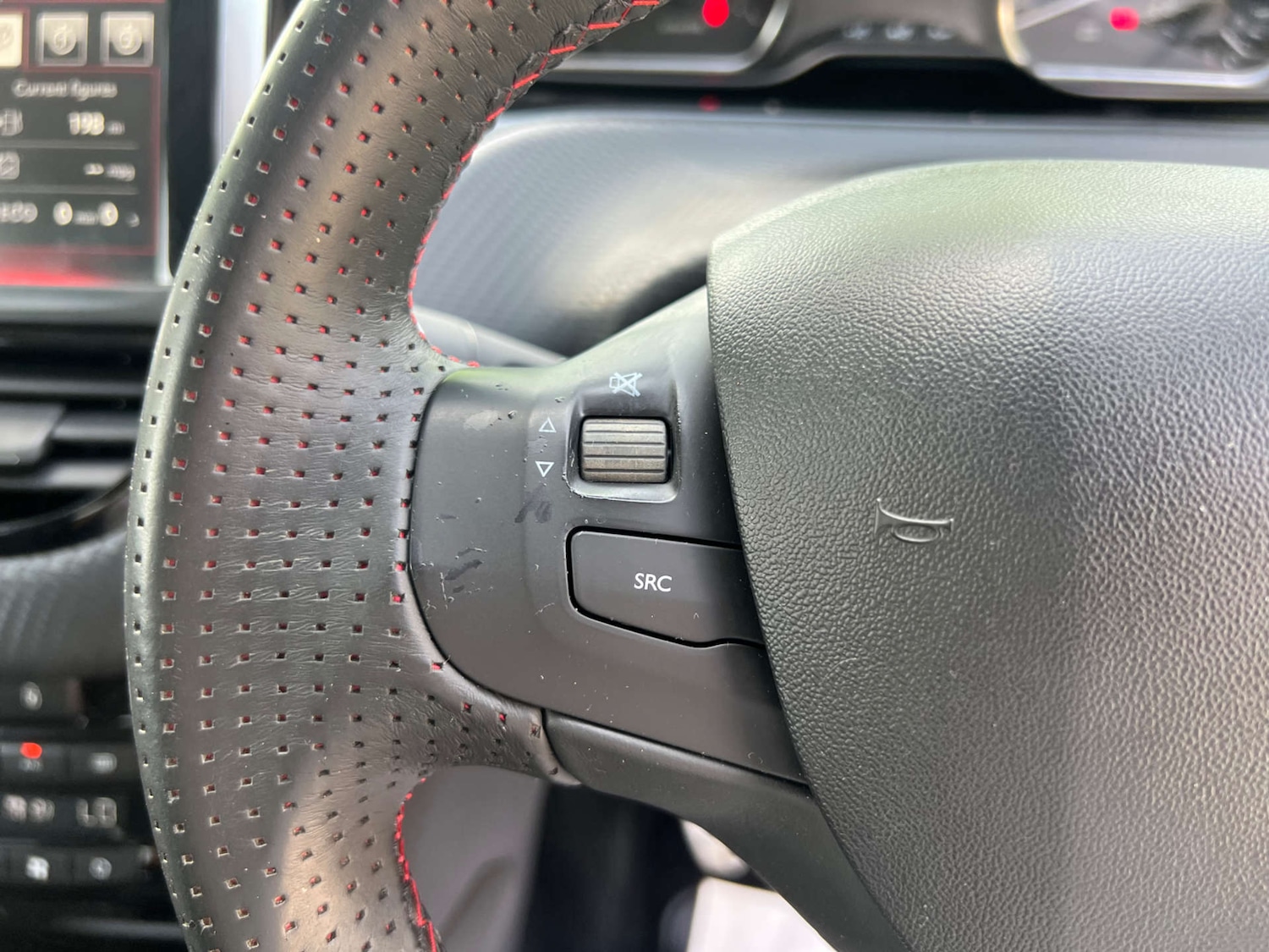 Used Peugeot 208 2015 for sale - 76427170: Photo 26