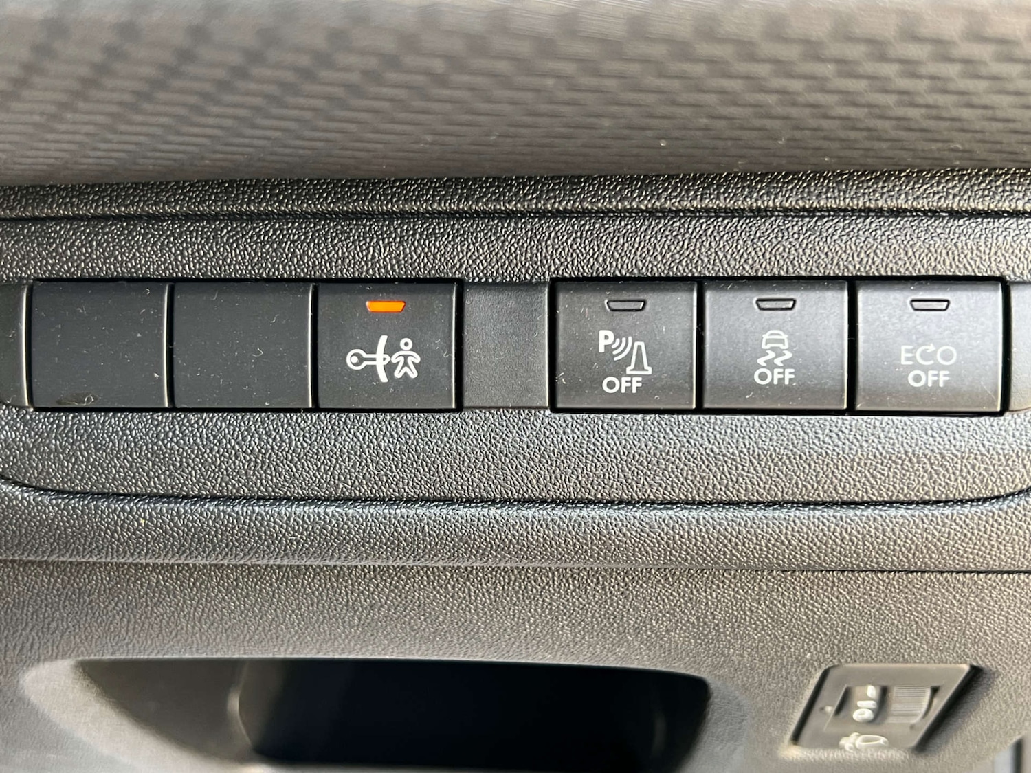 Used Peugeot 208 2015 for sale - 76427170: Photo 29