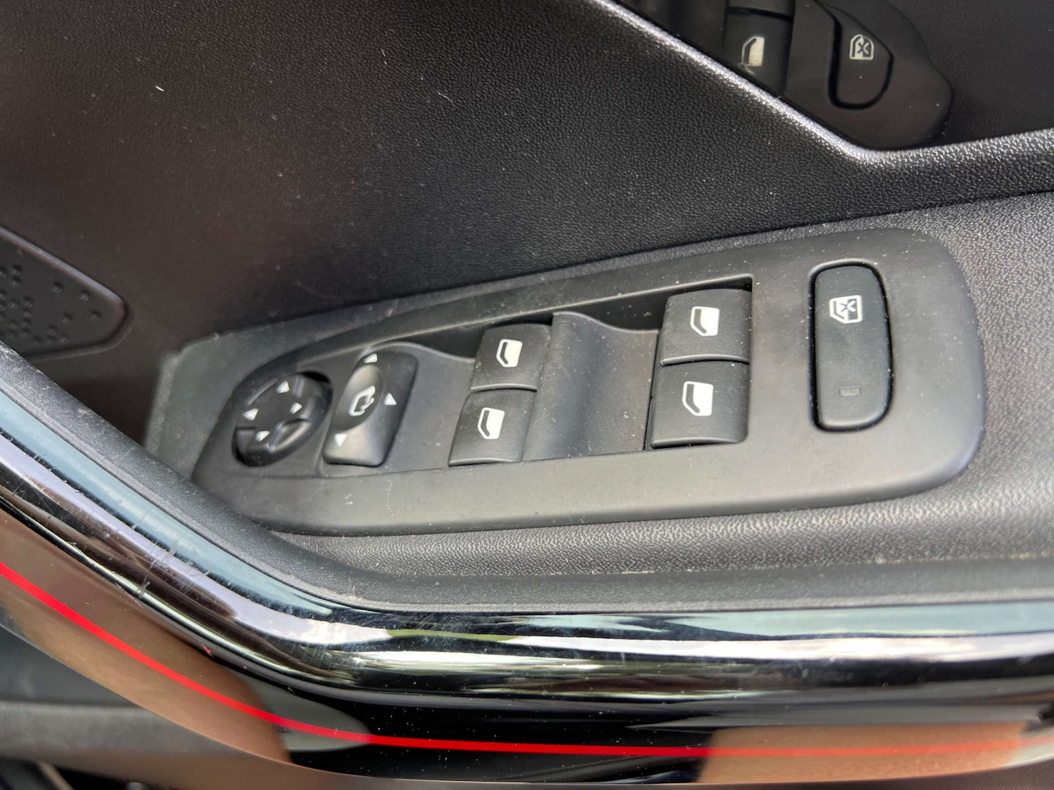 Used Peugeot 208 2015 for sale - 76427170: Photo 32