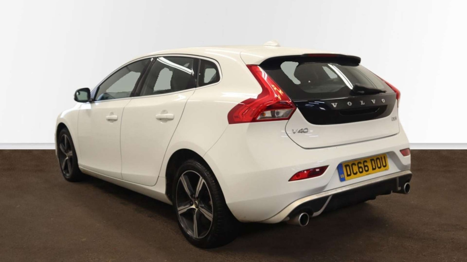Used Volvo V40 2016 for sale - 76940188: Photo 10