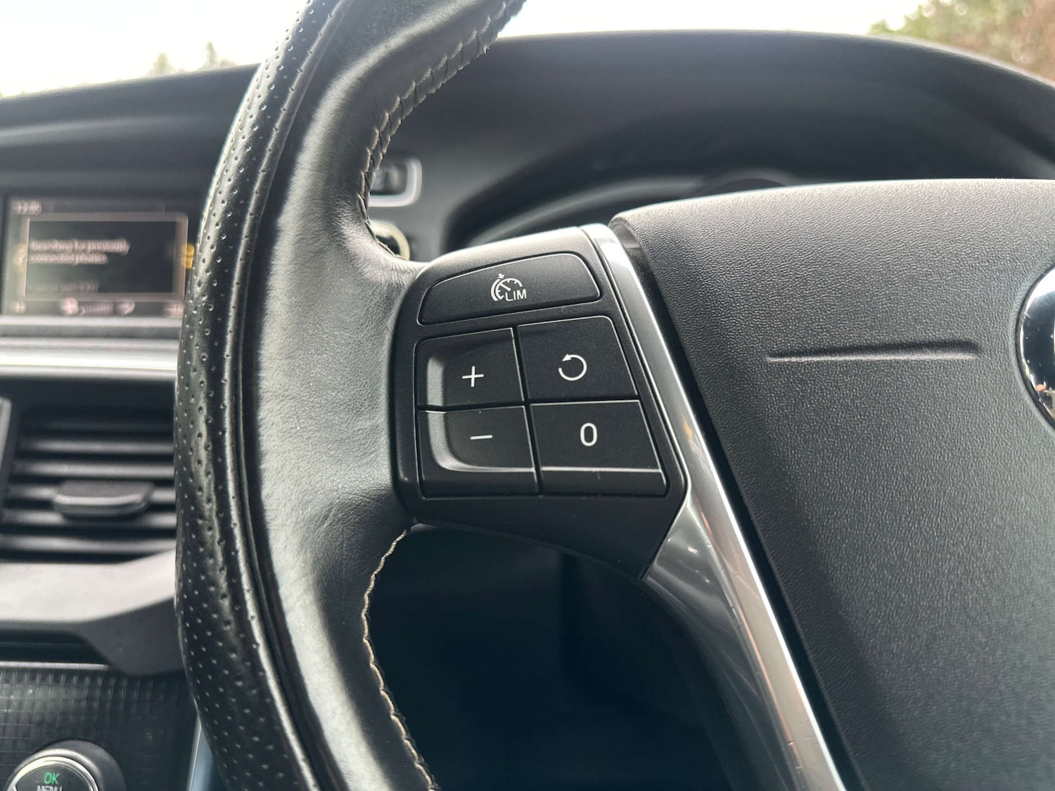 Used Volvo V40 2016 for sale - 76940188: Photo 25