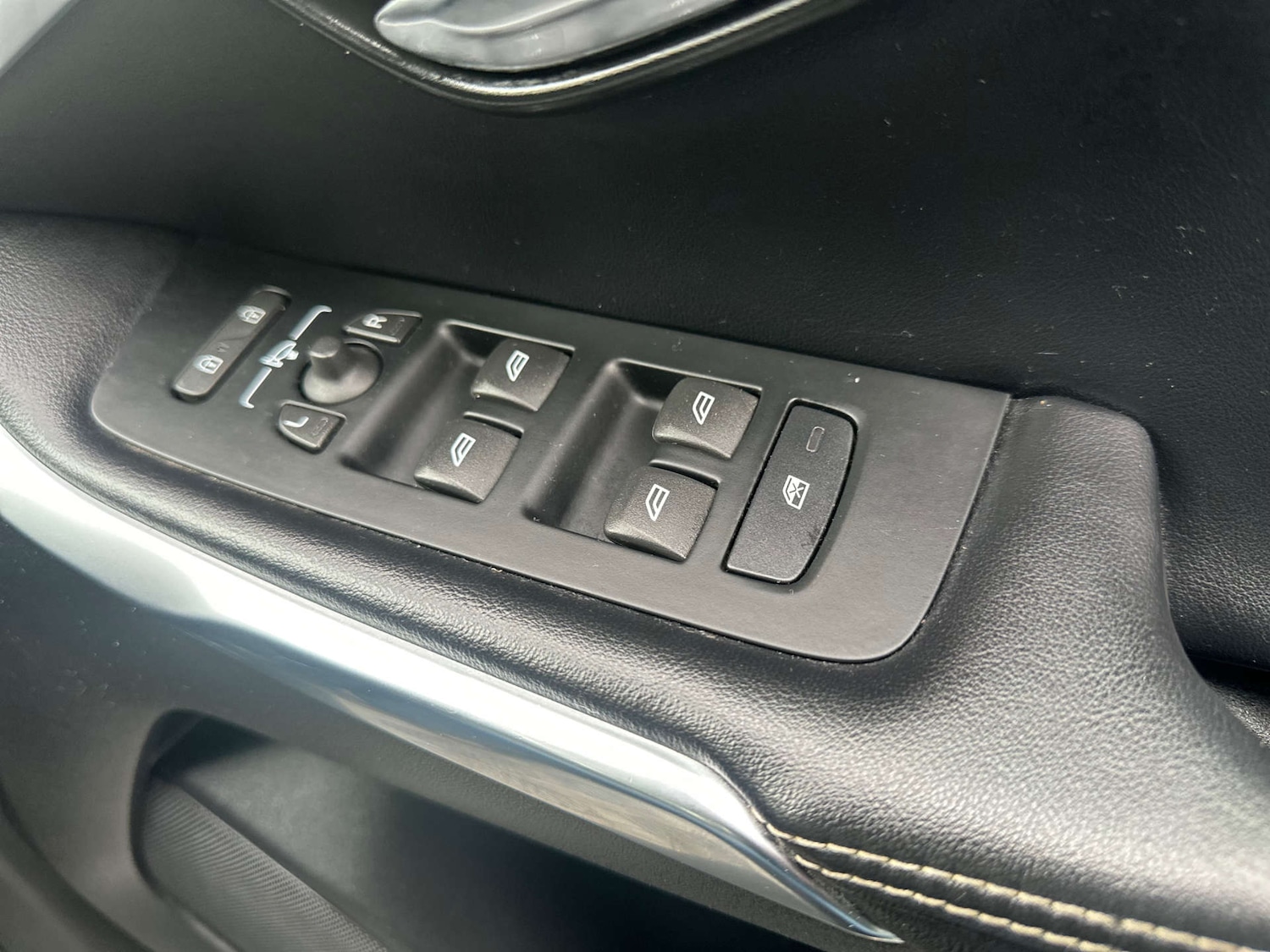 Used Volvo V40 2016 for sale - 76940188: Photo 26