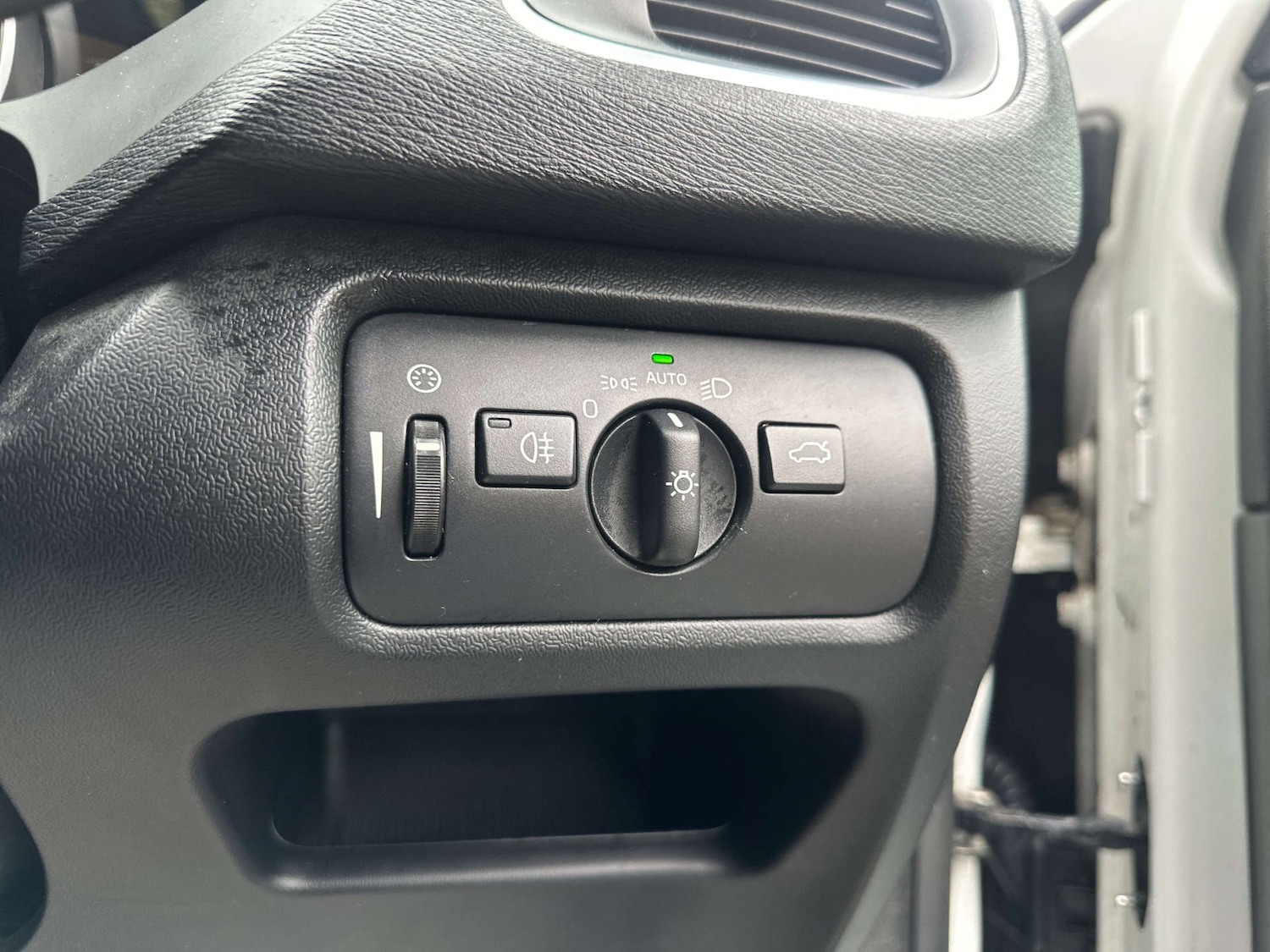 Used Volvo V40 2016 for sale - 76940188: Photo 27