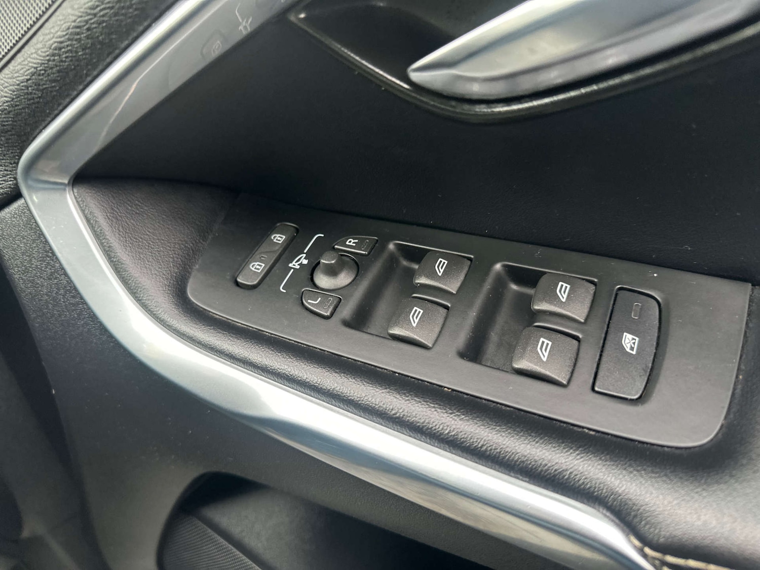 Used Volvo V40 2016 for sale - 76940188: Photo 31