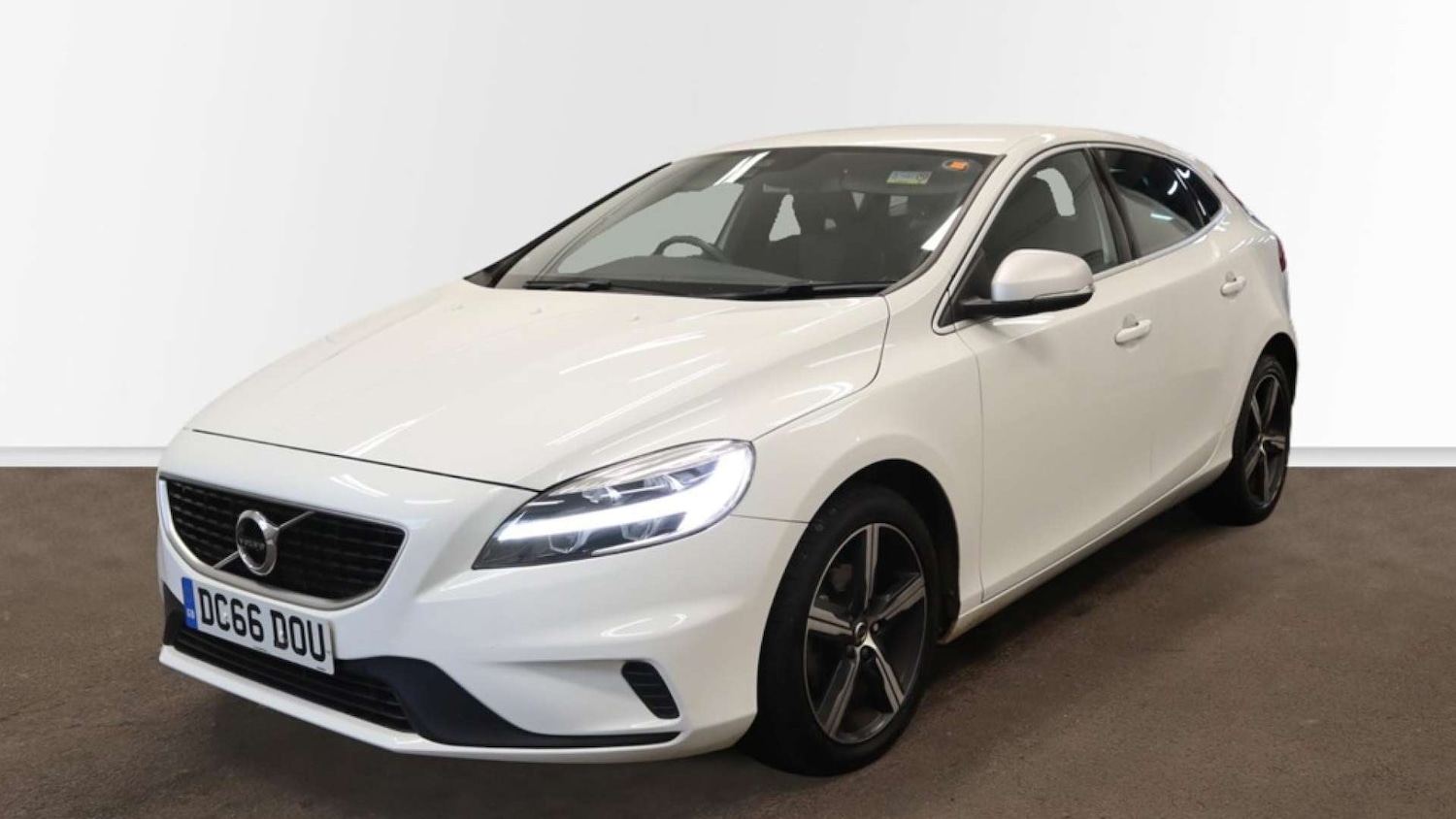 Used Volvo V40 2016 for sale - 76940188: Photo 9