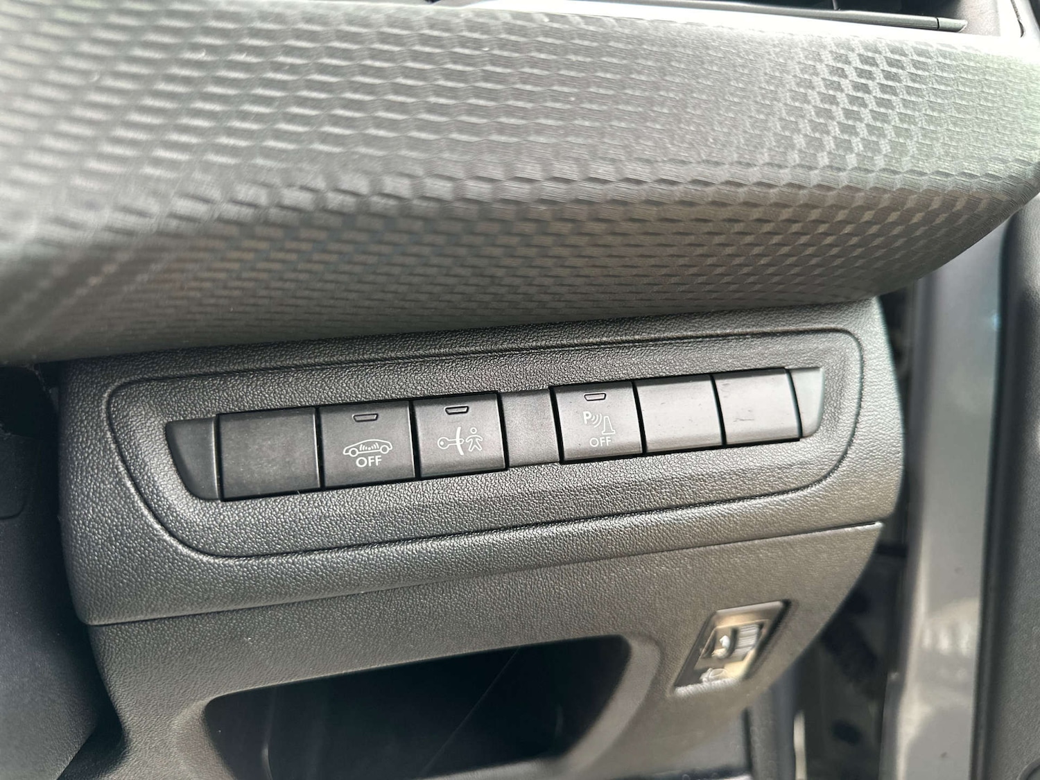 Used Peugeot 2008 2017 for sale - 77571270: Photo 29