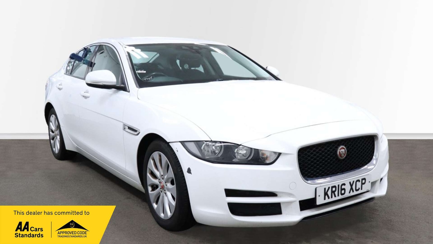 Used Jaguar XE 2016 for sale - 76757916: Photo 1