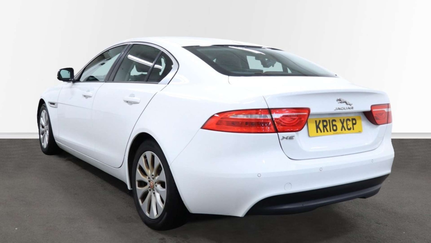 Used Jaguar XE 2016 for sale - 76757916: Photo 10