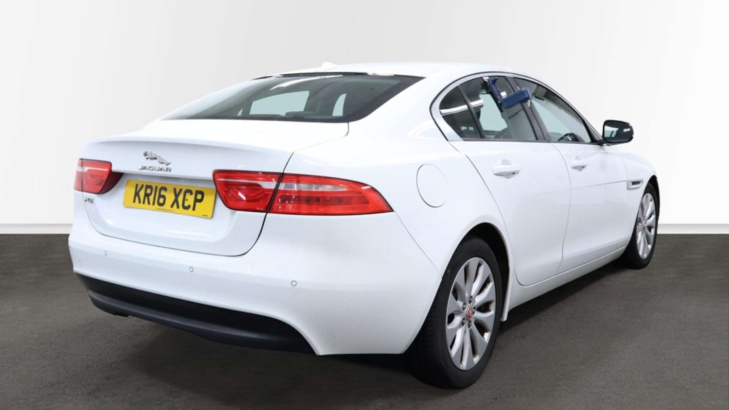 Used Jaguar XE 2016 for sale - 76757916: Photo 11