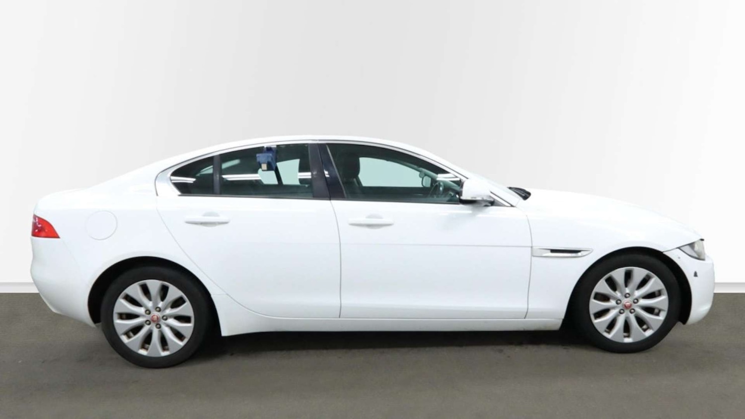 Used Jaguar XE 2016 for sale - 76757916: Photo 12