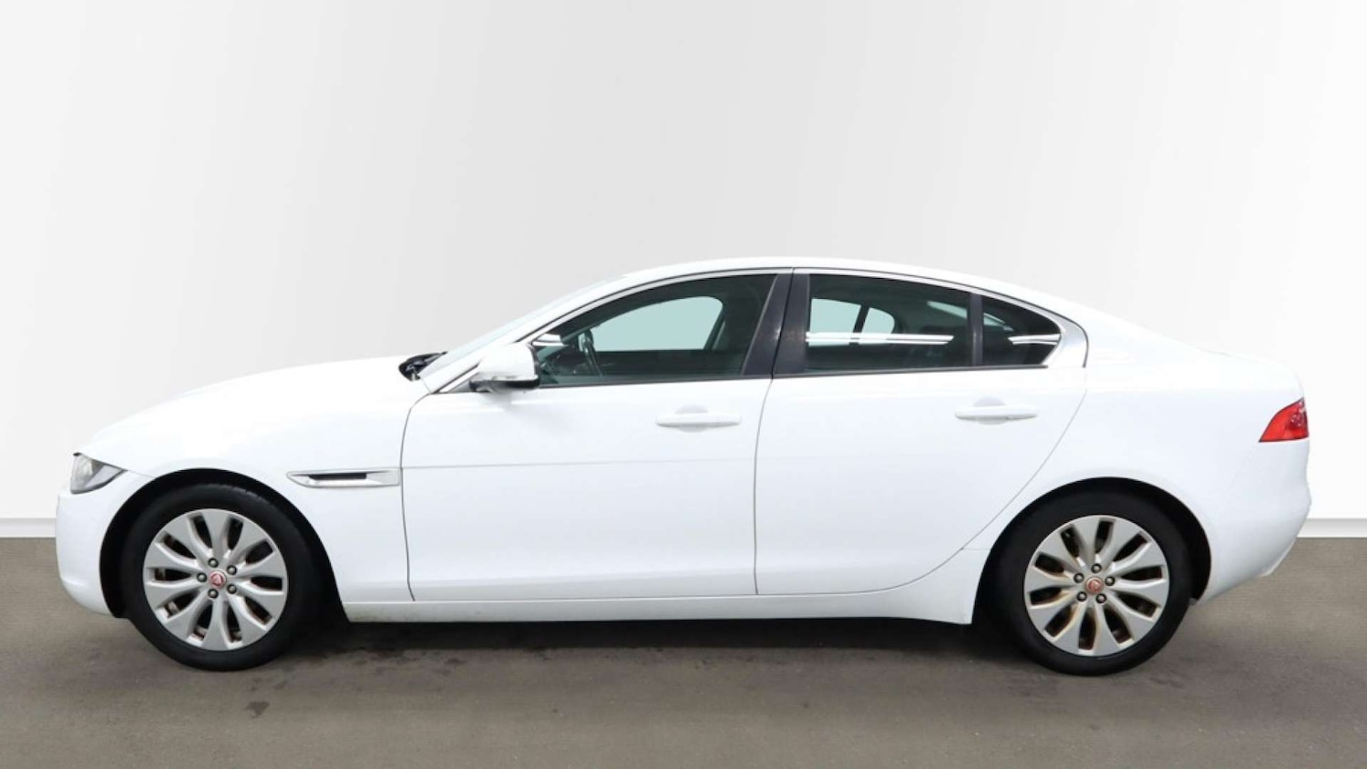 Used Jaguar XE 2016 for sale - 76757916: Photo 13