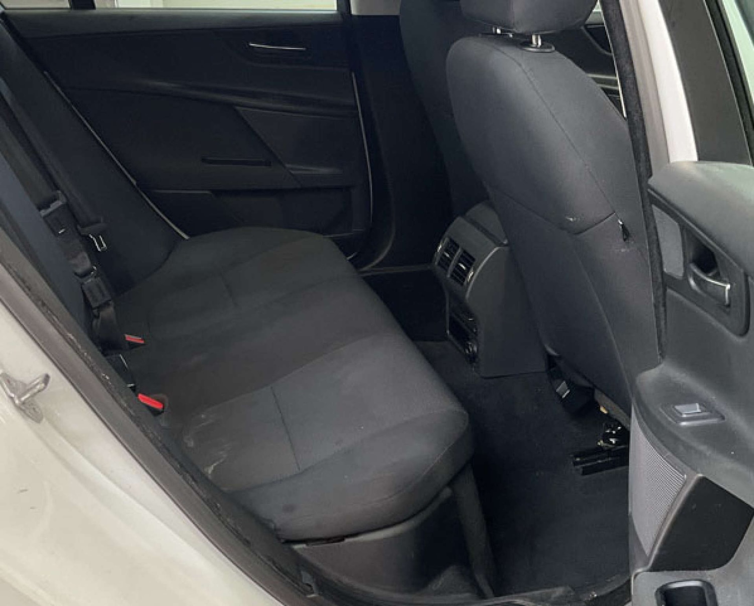 Used Jaguar XE 2016 for sale - 76757916: Photo 4