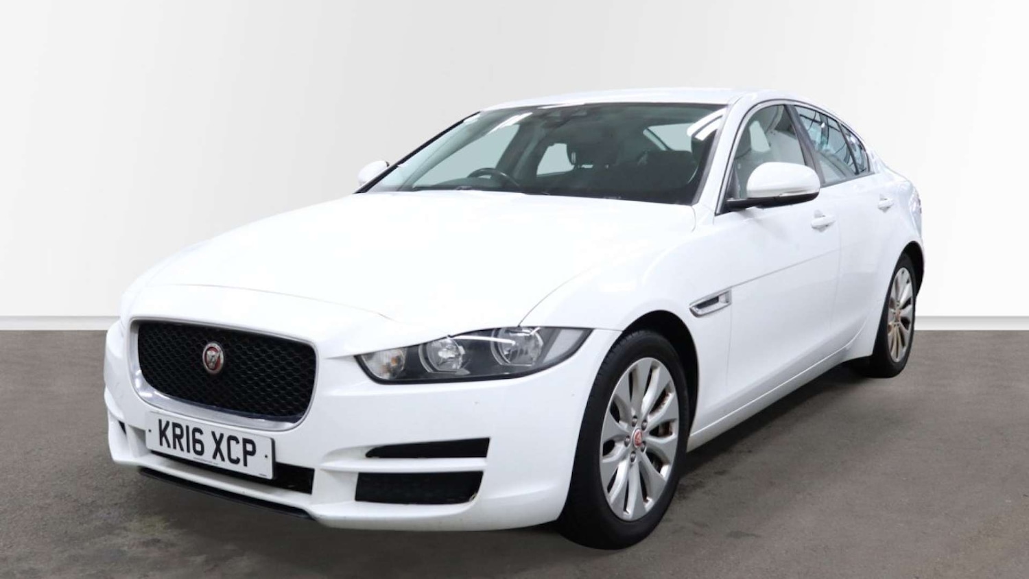 Used Jaguar XE 2016 for sale - 76757916: Photo 9