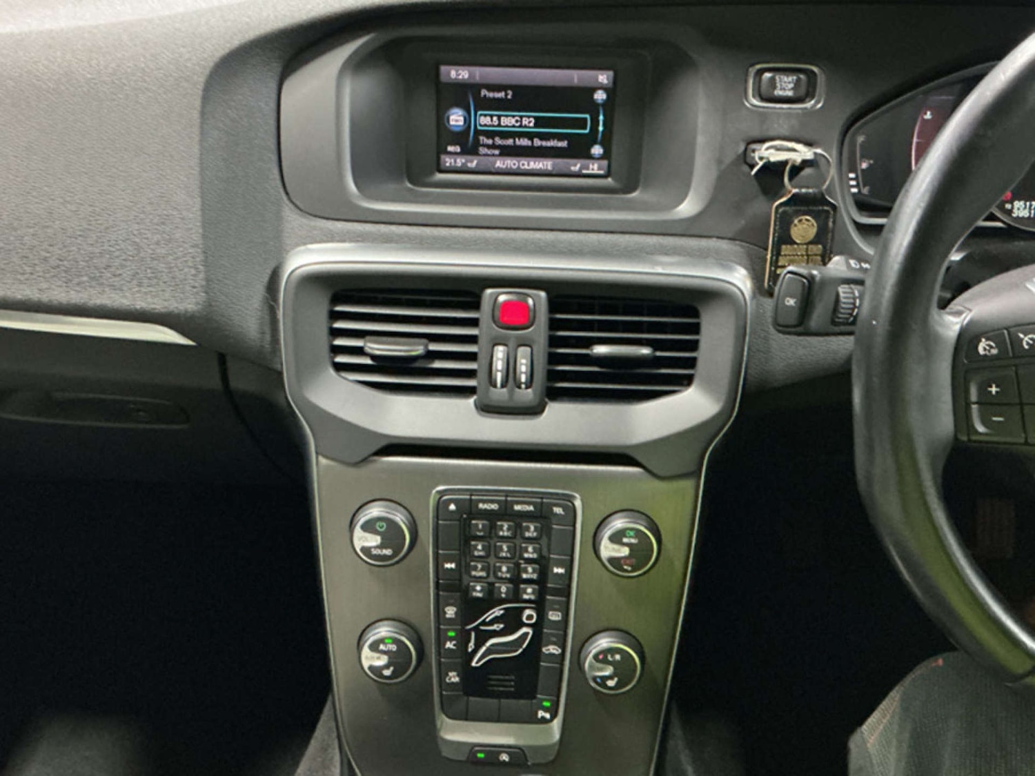 Used Volvo V40 2014 for sale - 77720559: Photo 2