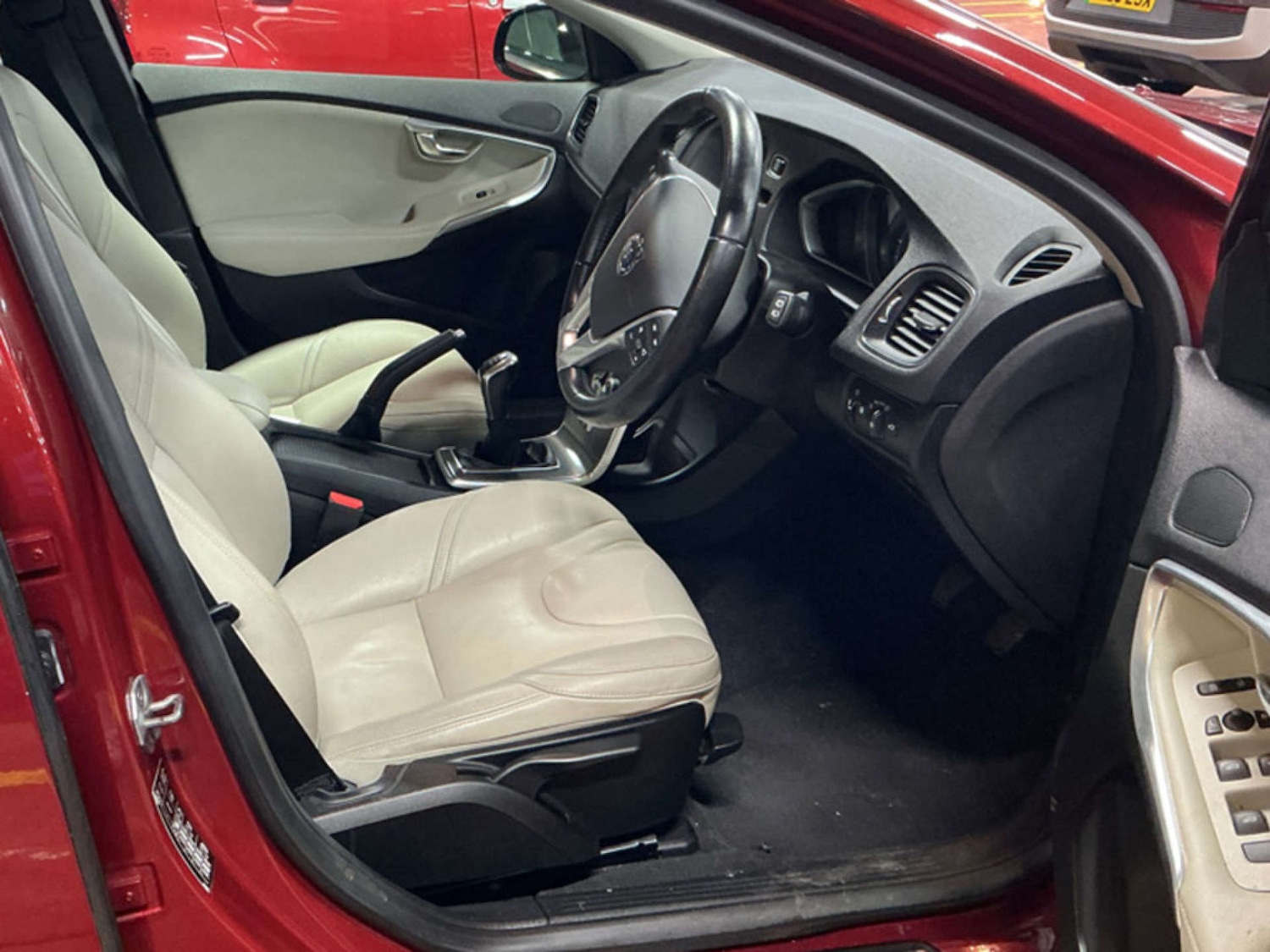 Used Volvo V40 2014 for sale - 77720559: Photo 3