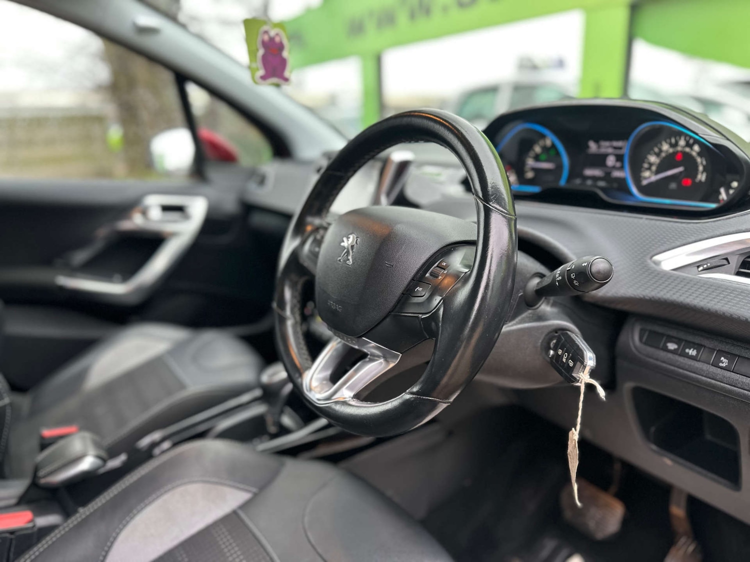 Used Peugeot 2008 2017 for sale - 77594758: Photo 2