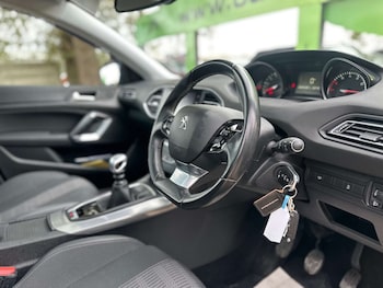 Used Peugeot 308 2019 for sale - 76385759: Photo