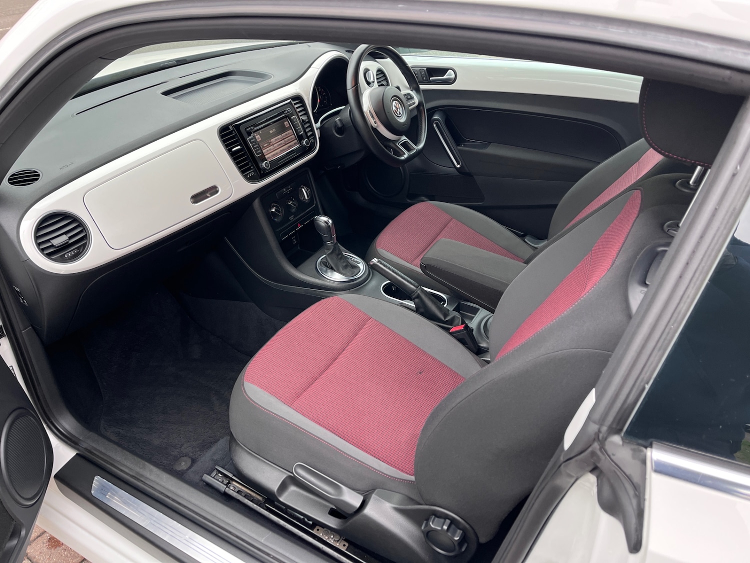 Used Volkswagen Beetle 2012 for sale - 77298303: Photo 6