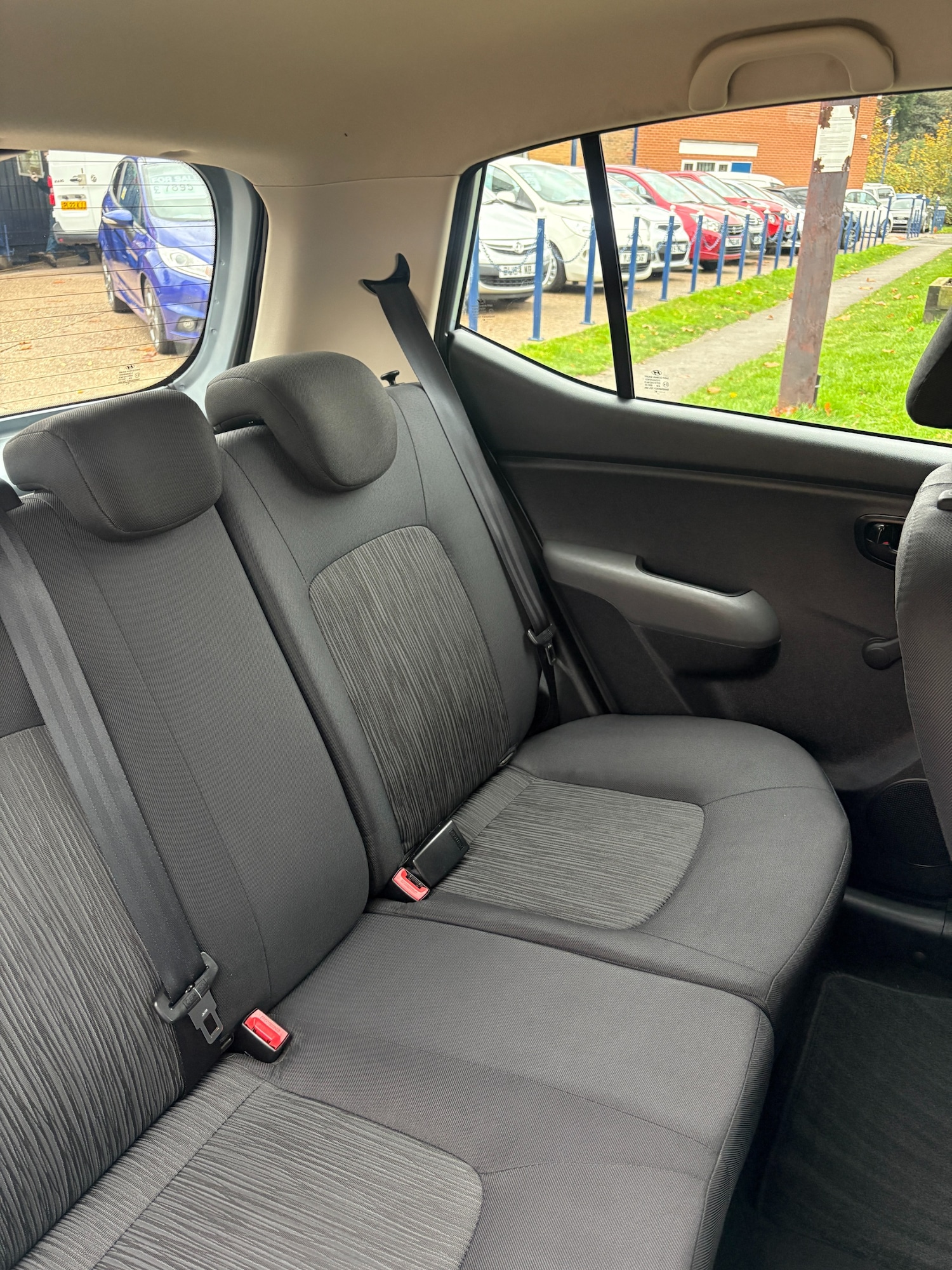 Used Hyundai i10 2012 for sale - 76544351: Photo 11