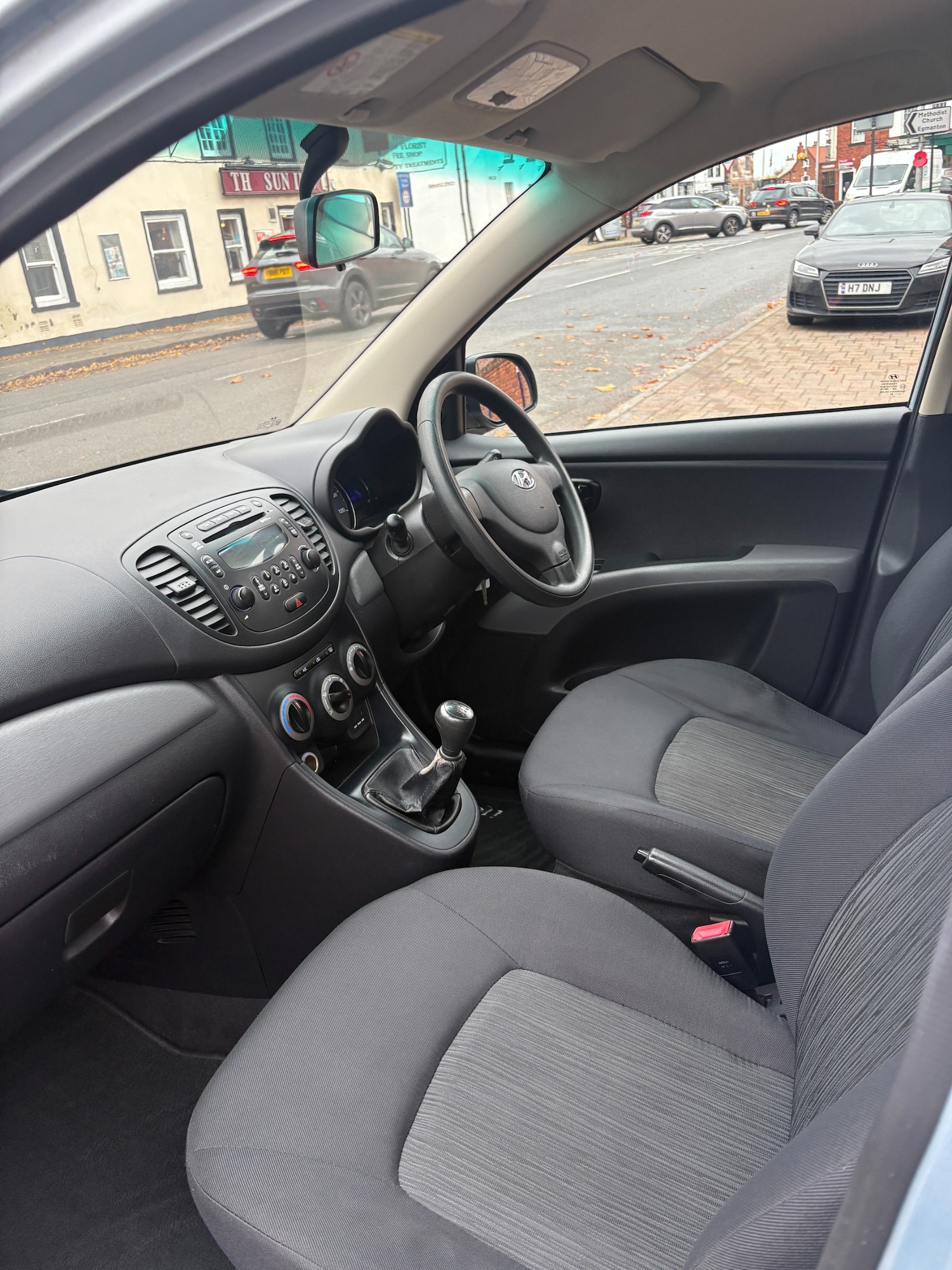 Used Hyundai i10 2012 for sale - 76544351: Photo 6