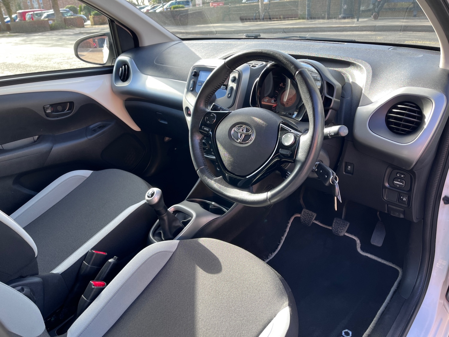 Used Toyota AYGO 2015 for sale - 77729625: Photo 4