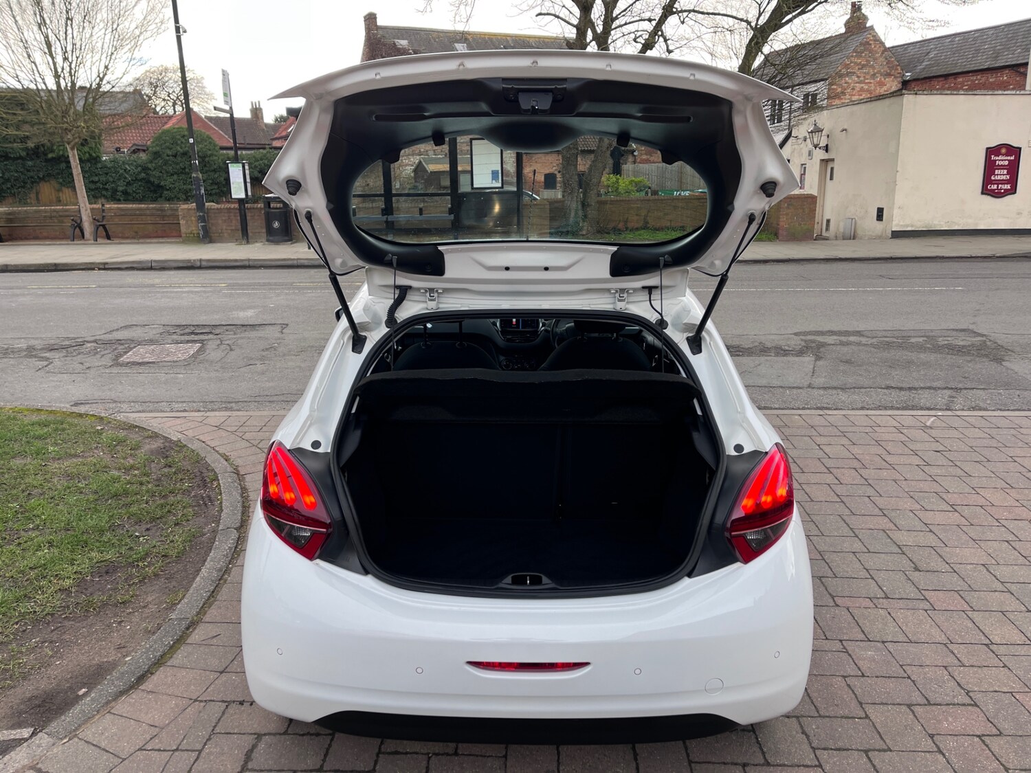 Used Peugeot 208 2018 for sale - 77903411: Photo 13
