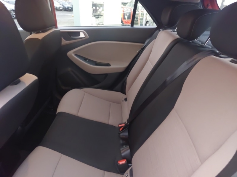 Used Hyundai i20 2015 for sale - 76885549: Photo 6