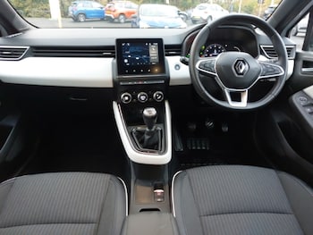 Used Renault Clio 2023 for sale - 77366599: Photo