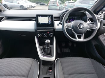 Used Renault Clio 2023 for sale - 75518722: Photo