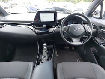 Used Toyota C-HR 2023 for sale - 79447801: Photo