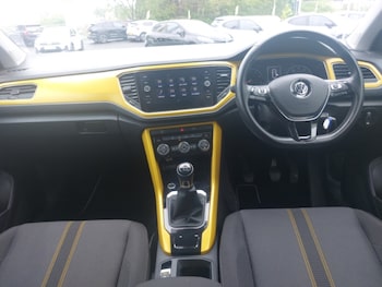 Used Volkswagen T-Roc 2018 for sale - 78661101: Photo