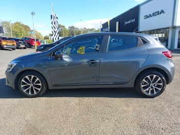 Used Renault Clio 2022 for sale - 75976516: Photo
