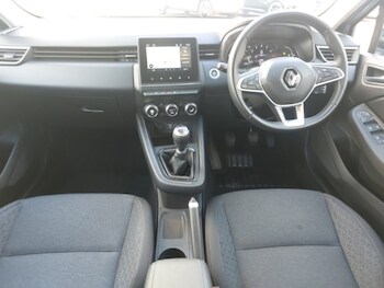 Used Renault Clio 2023 for sale - 78342457: Photo