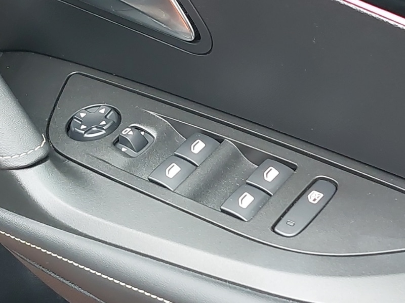 Used Peugeot 2008 2023 for sale - 76160461: Photo 13