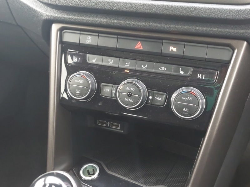 Used Volkswagen T-Roc 2018 for sale - 76983105: Photo 17