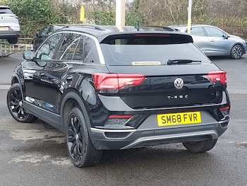 Used Volkswagen T-Roc 2018 for sale - 76983105: Photo