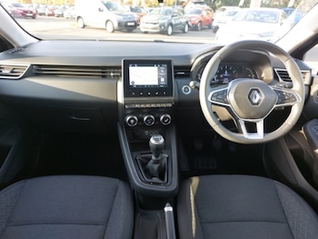 Used Renault Clio 2022 for sale - 76233583: Photo 2